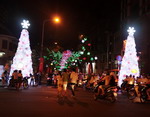Phố phường Sài Gòn rực rỡ đón Giáng sinh